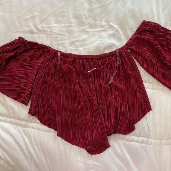 Mod Ref Satin Off-Shoulder Crop Top - Picture 2 of 3